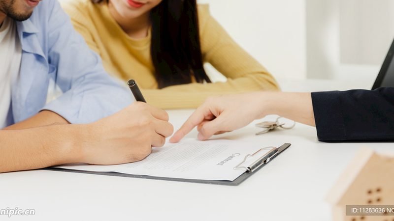 ISO认证咨询师是帮助企业完成ISO认证的专业人士。他们的主要职责包括：
